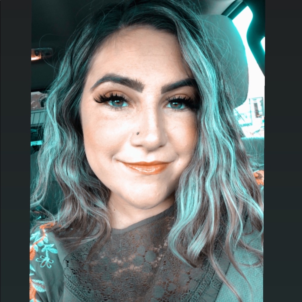 Meet your Posher, Caitlyn